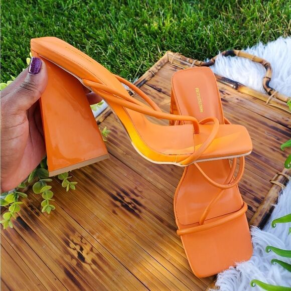 Pretty Little Thing Open Toe Chunky Block Triangular Heel Sandal Sz 9 - Picture 9 of 13